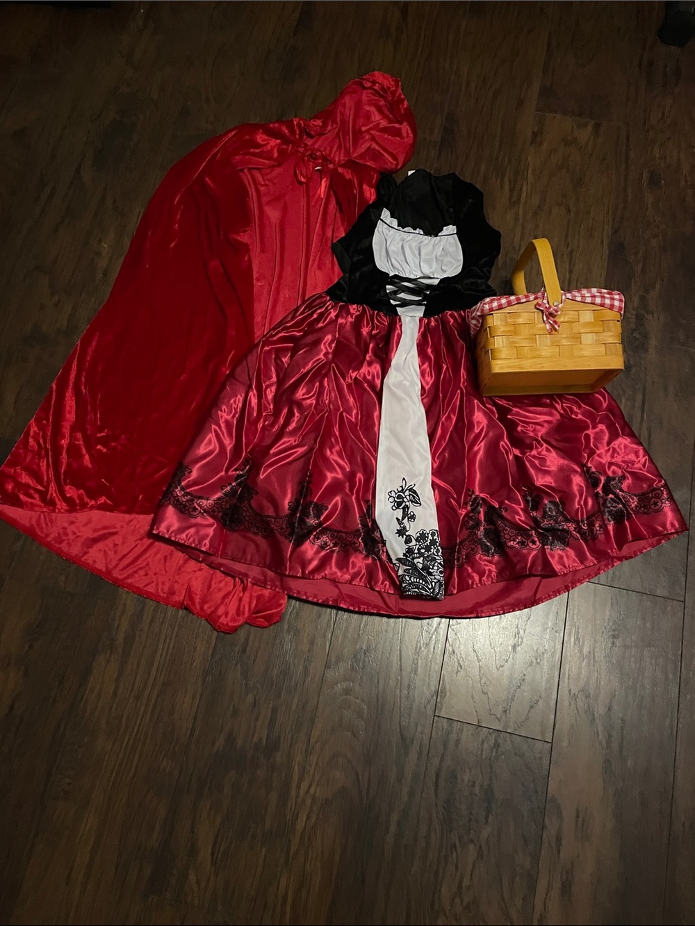Red Little Red Riding Hood women’s Costume with Cape